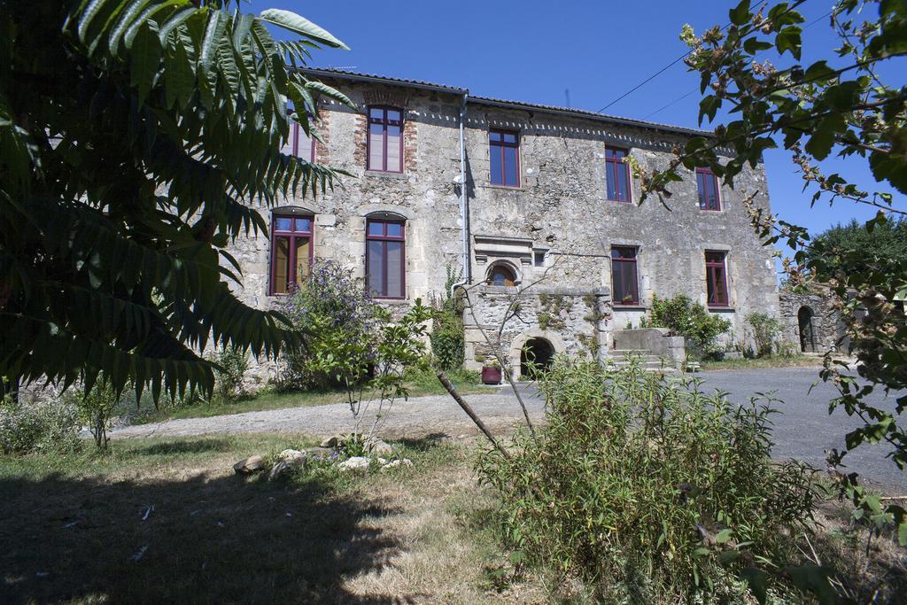 Bed and Breakfast Logis De Riparfonds Bressuire Zewnętrze zdjęcie